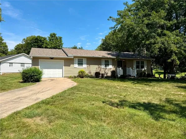 627 W Edwards St, Maryville, MO 64468