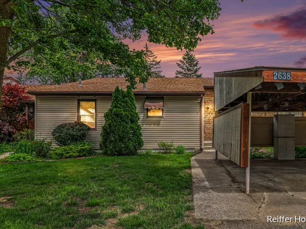 2638 Chatham Woods Dr SE, Grand Rapids, MI 49546