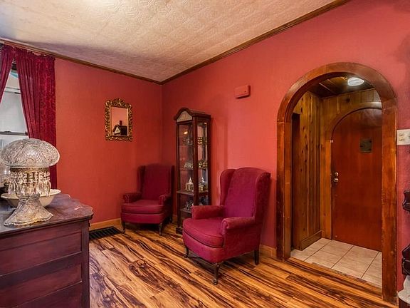5th image of 306 E Orman Ave