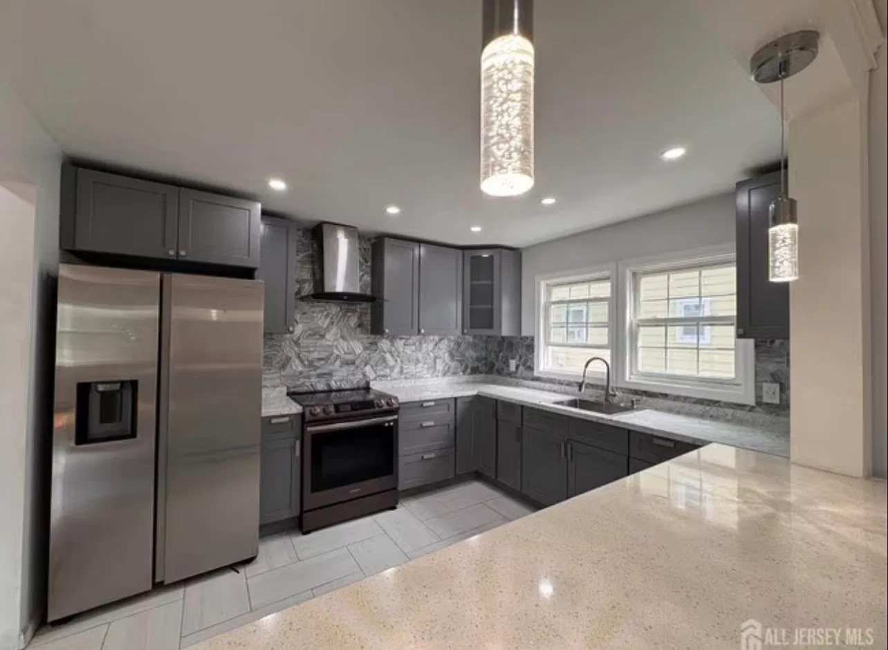 3 bed, 100 sqft, $2,950 — Photo 4