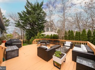 3963 Fessenden St NW, Washington, DC