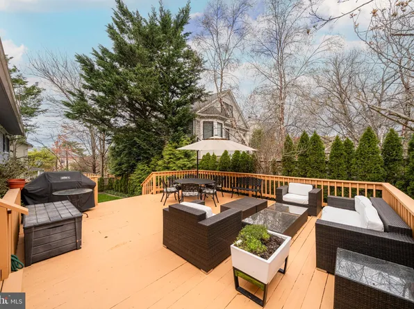 3963 Fessenden St NW, Washington, DC 20016