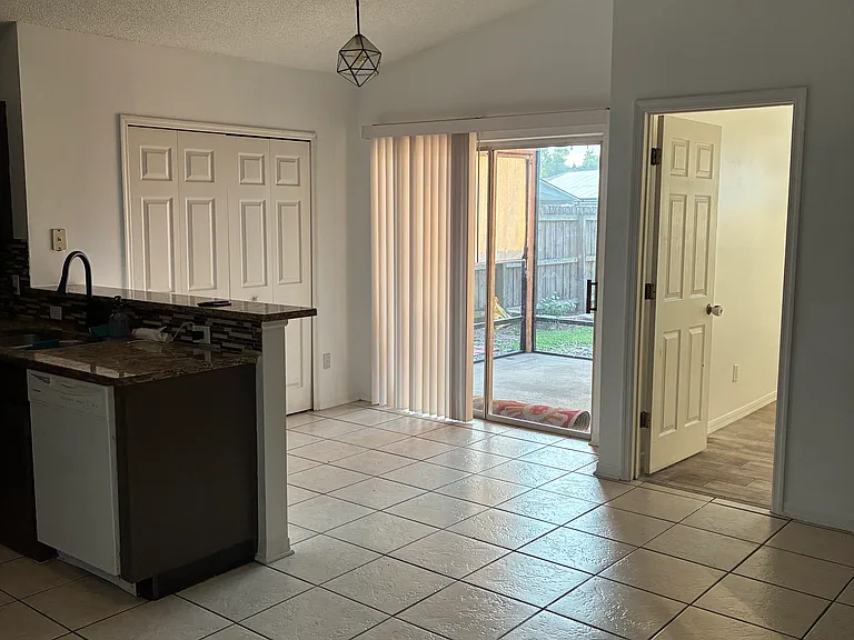1891 Olivia Cir — Photo 6