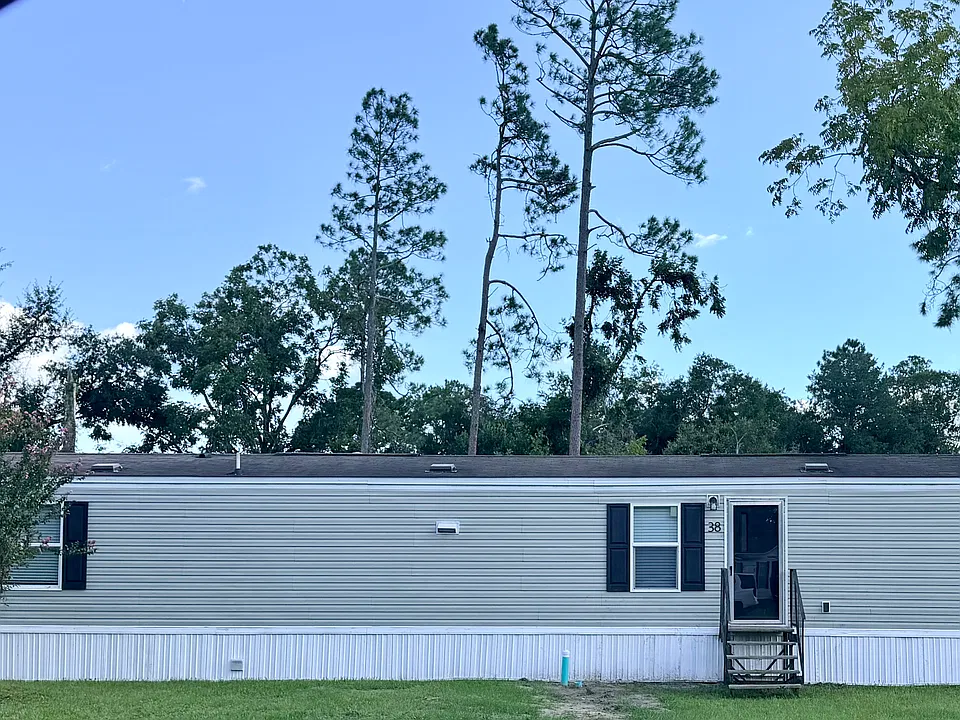 38 E Bostick Ave