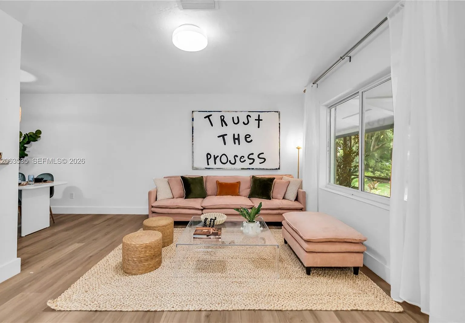 3 bed, 1558 sqft, $4,400 — Photo 2