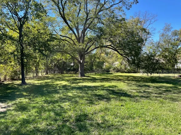 1815 Division St, Commerce, TX 75428