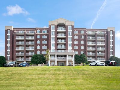 7061 W Touhy Ave APT 502, Niles, IL, 60714