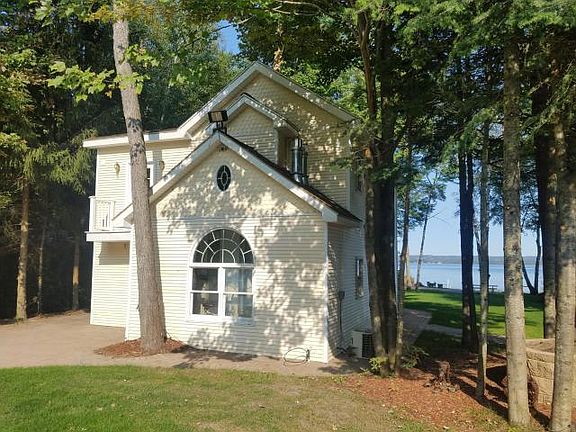 4th image of 3412 Lakeshore Dr