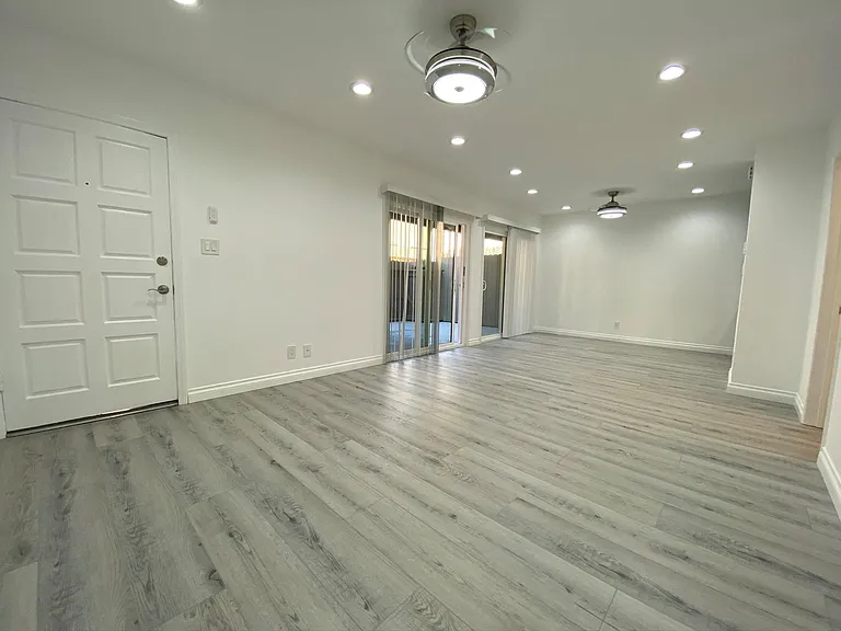 513 Avenue G #G — Photo 4