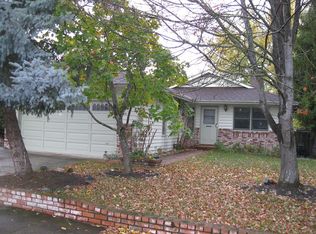 393 Arnos Rd, Talent, OR 97540