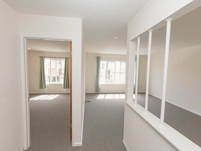 446 Niantic Ave — Photo 15
