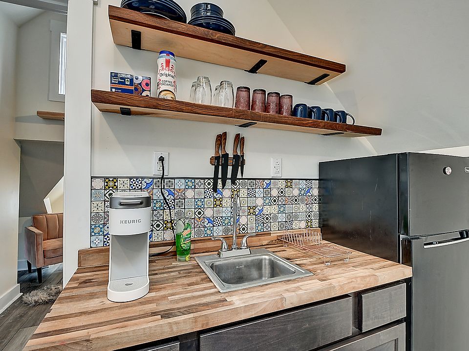 1st image of 1625 W Vermont St #2