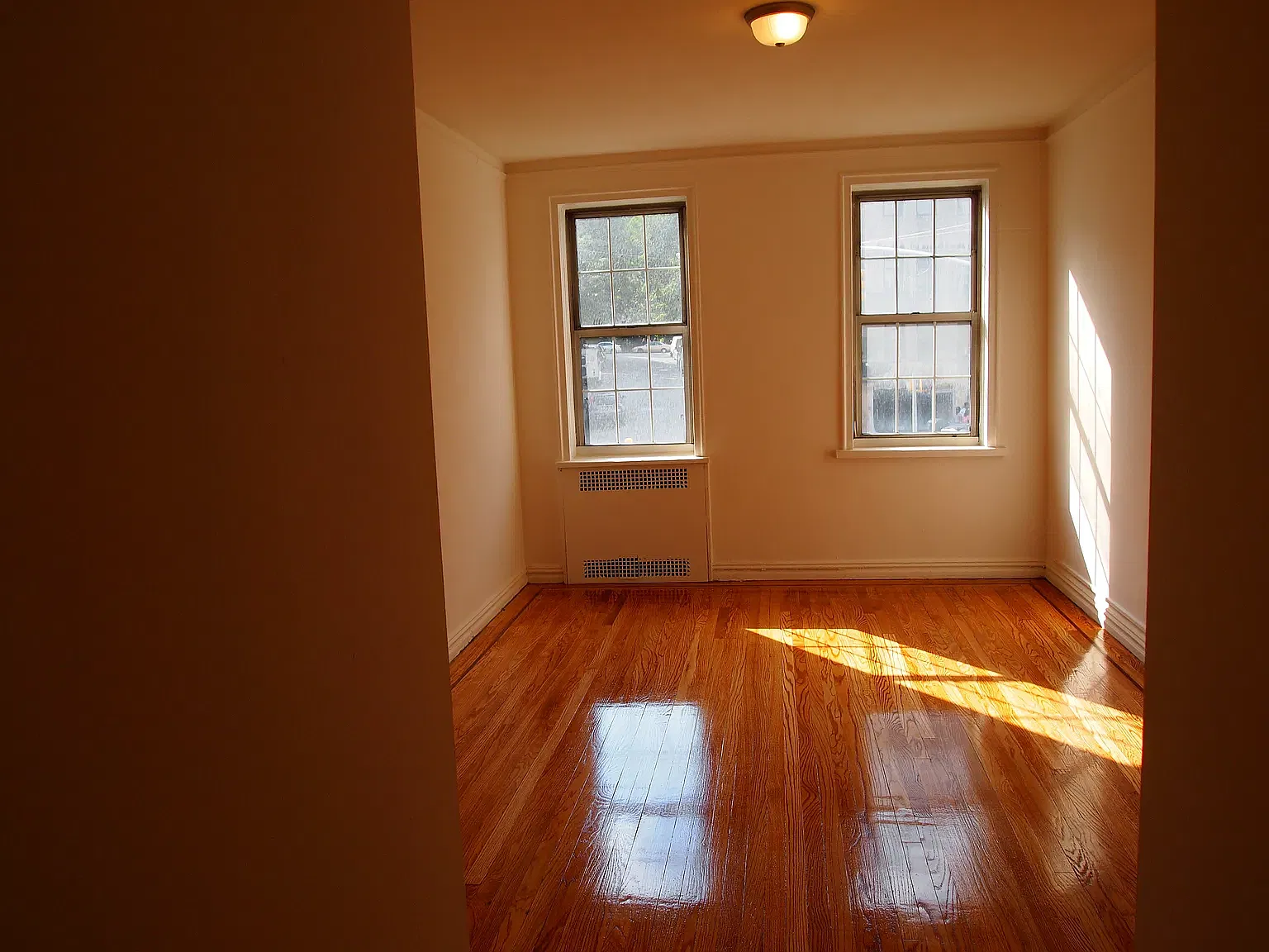2977 Bainbridge Avenue — Photo 2