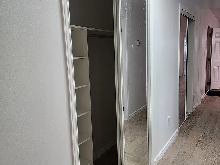 26 King St W #2B — Photo 14