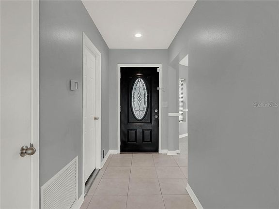 5th image of 827 Bates Ct