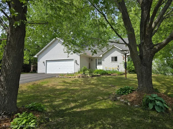 31225 Peninsula Ave, Lindstrom, MN 55045