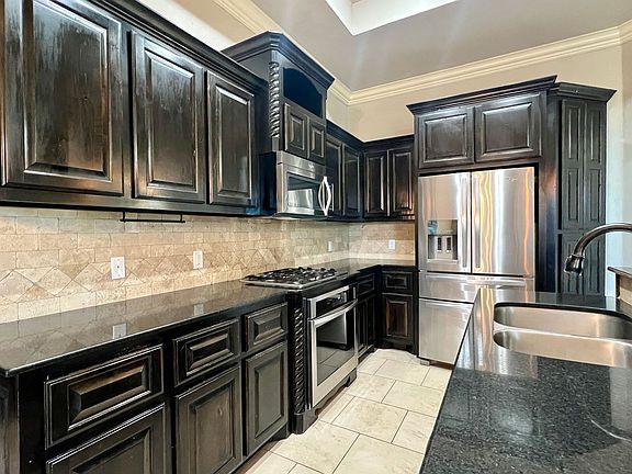 3rd image of 113 London Dr