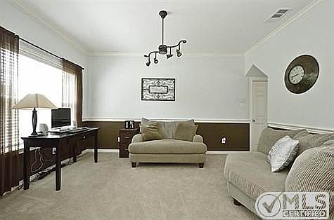 5th image of 2413 Clubhouse Dr