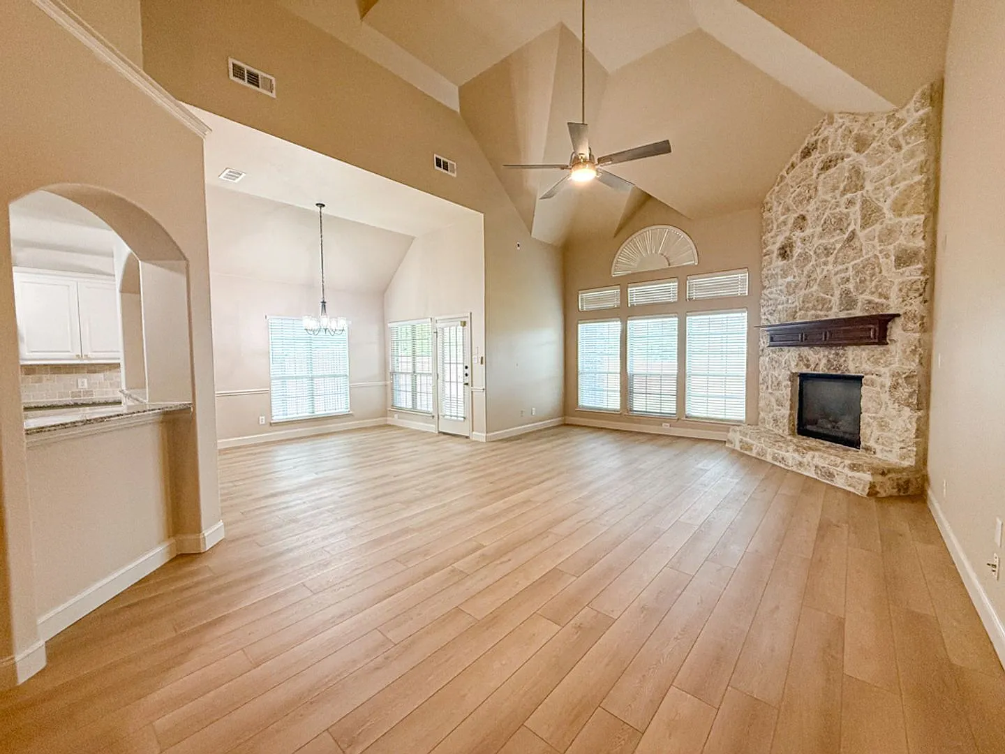 Gorgeous 5 bedroom home - Prosper ISD — Photo 4