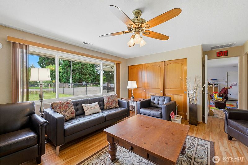4th image of 3707 128th Street E