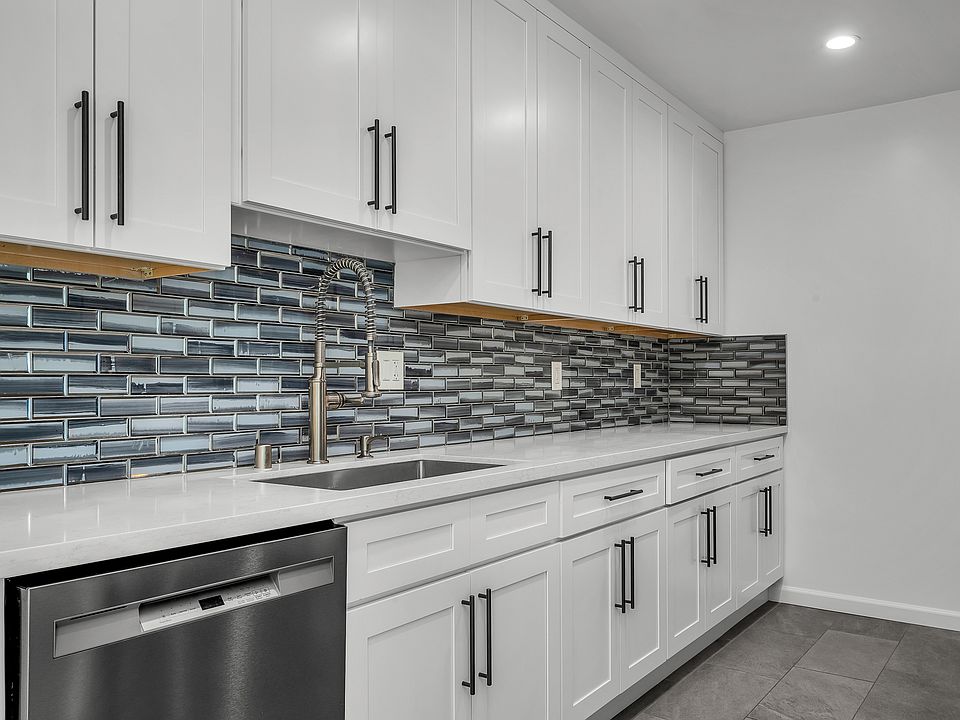 1st image of 1432 S Saltair Ave #2B-2Ba-1200Sqft