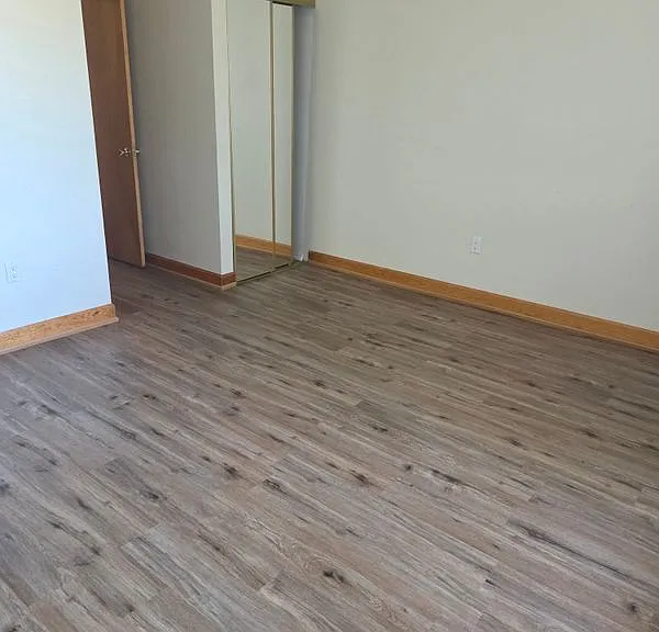 3915 Mount Sterling Ave — Photo 2