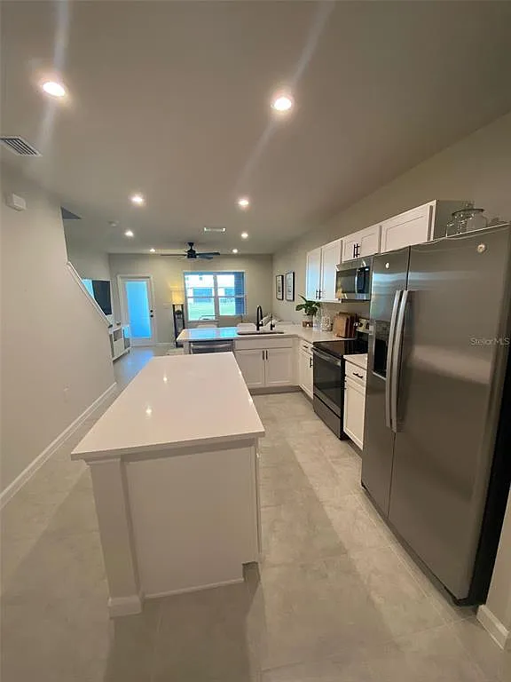 3 bed, 2.5 bath, 1207 sqft, $2,280 — Photo 3