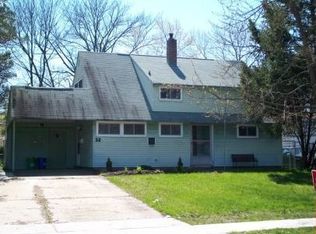 32 Goldenridge Dr, Levittown, PA