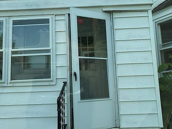 Side entry mudroom into kitchen, dryer in mudroom