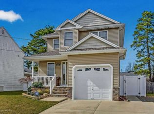 1524 Pacific Ave, Beachwood, NJ