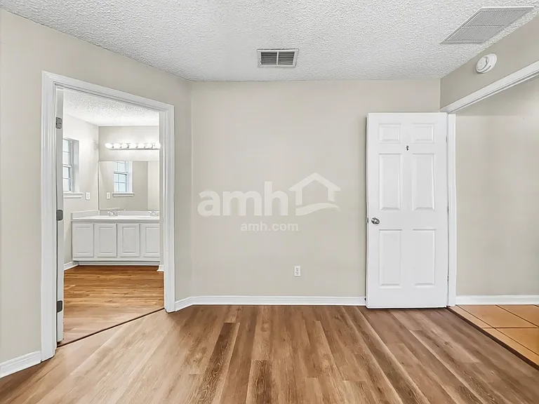 3156 Peppertree Dr — Photo 10