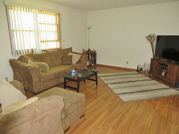 3rd image of 1925 Green Valley Dr #1927