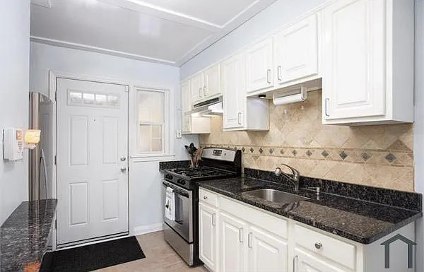 678 Middlesex Rd — Photo 5