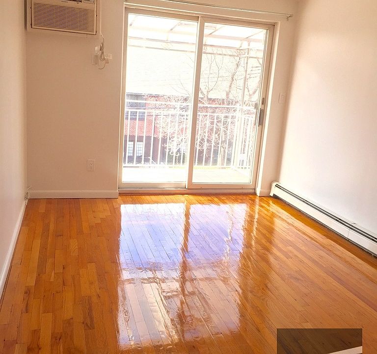 1st image of 3133 47th St APT 2R