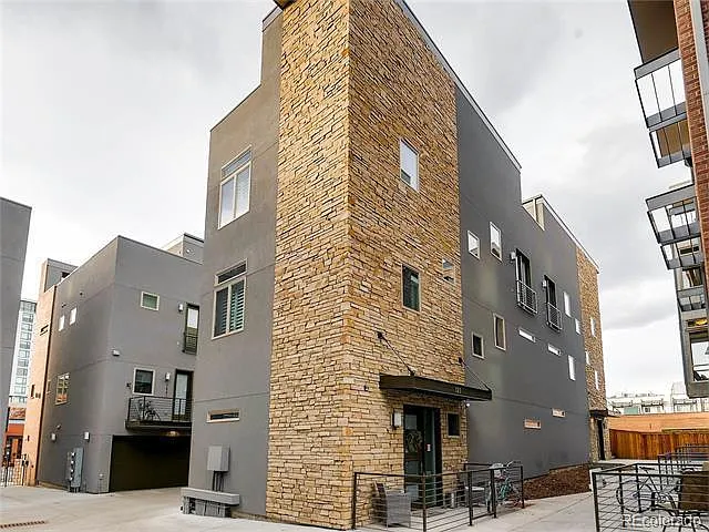 167 W 10th Ave — Photo 3