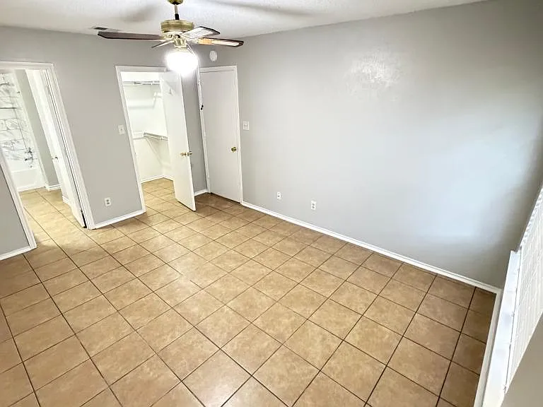 2640 Glenmore Dr — Photo 13