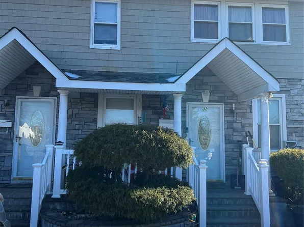 32 Madison Ave, Westbury, NY 11590