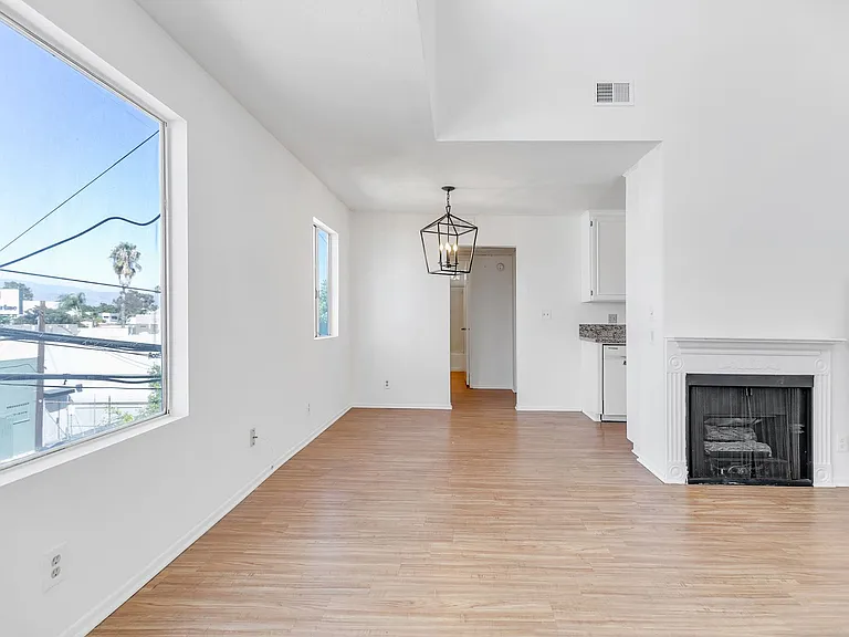14455 Dickens St — Photo 11
