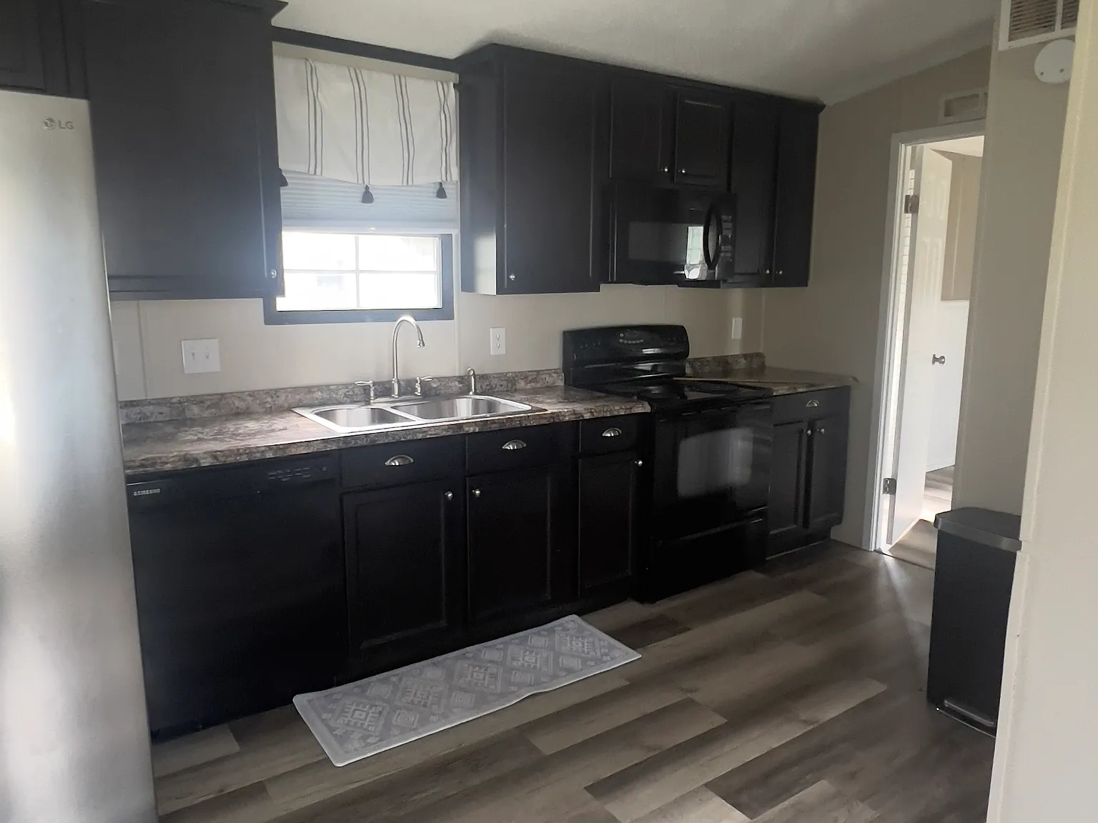 3 bed, 1150 sqft, $1,200 — Photo 3