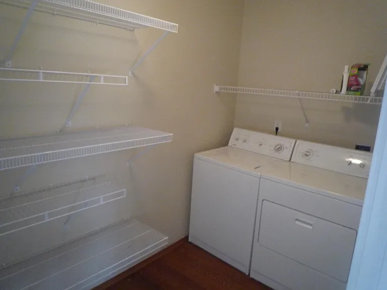 2449 Tolmie Ave — Photo 8