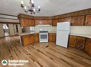 224 Blossom Ln, Utica, NY 13502