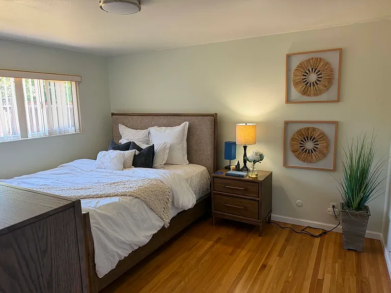 6175 Oneida Dr — Photo 3