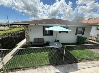 208 NW 7th St #1-2, Hallandale Beach, FL 33009