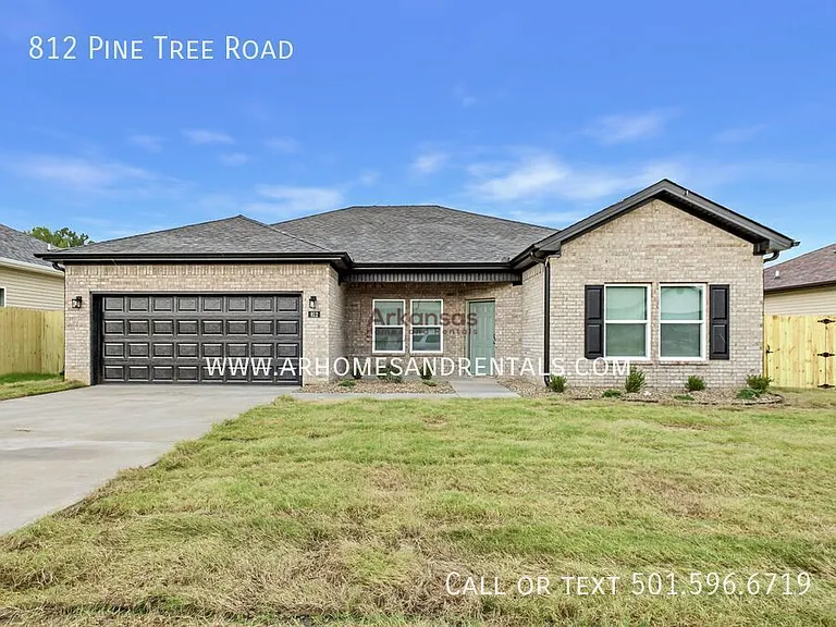 812 Pine Tree Rd — Photo 1