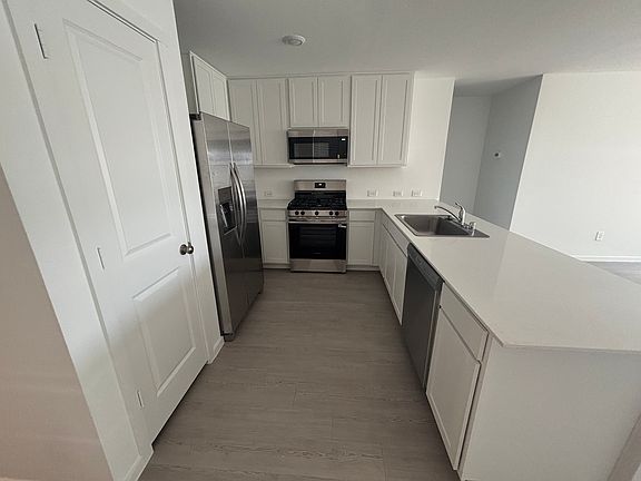 2nd image of 1826 Sanderling St
