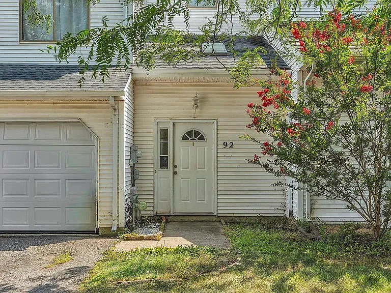 92 Ginger Dr — Photo 2