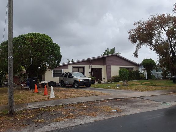 2nd image of 460 NE 178th St
