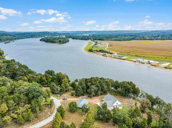 800 Crow Ln, Bath Springs, TN 38311