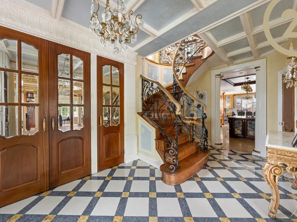 2723 Avenue P image 4 of 28