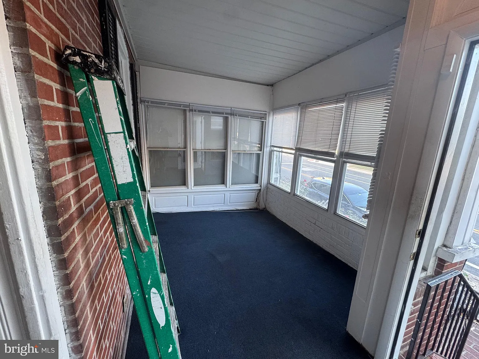 3 bed, 1.5 bath, 1725 sqft, $2,000 — Photo 2